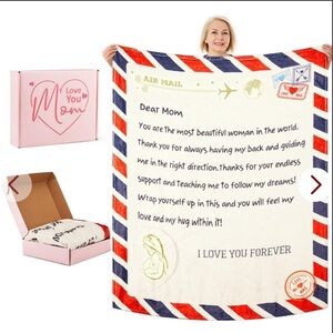 ♥️ Cozy Blanket for Mom